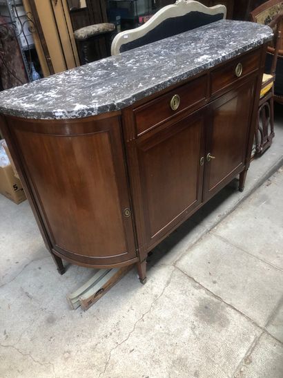 Buffet de style Louis XVI en marbre gris
Haut....