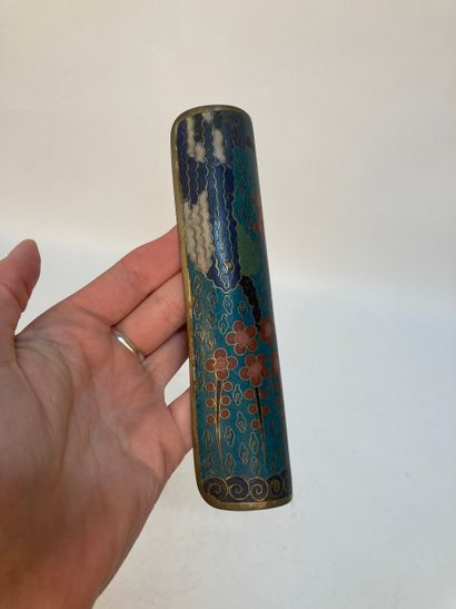 CHINA - 19th century
Two gilded bronze wrist...