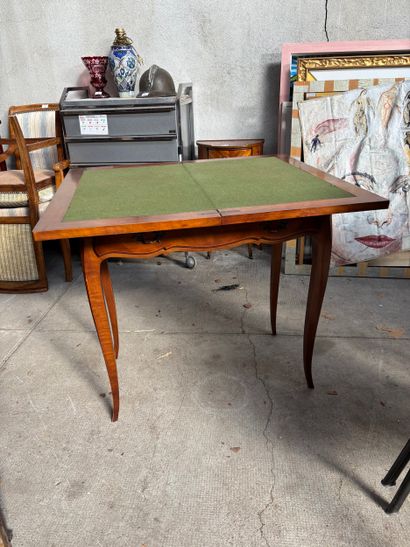Table à jeu à damier
74 x 41 x 74 cm