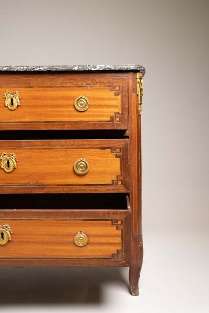 Mid-century chest of drawers in rosewood...