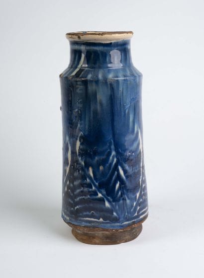 Earthenware albarello with blue flamed decoration....
