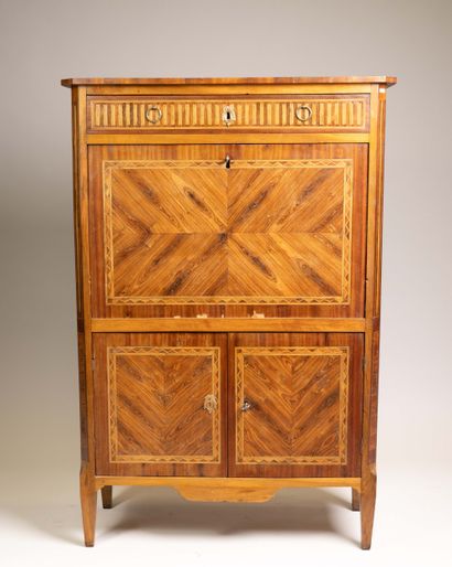 Exotic wood liquor cabinet with 4 bottles,...