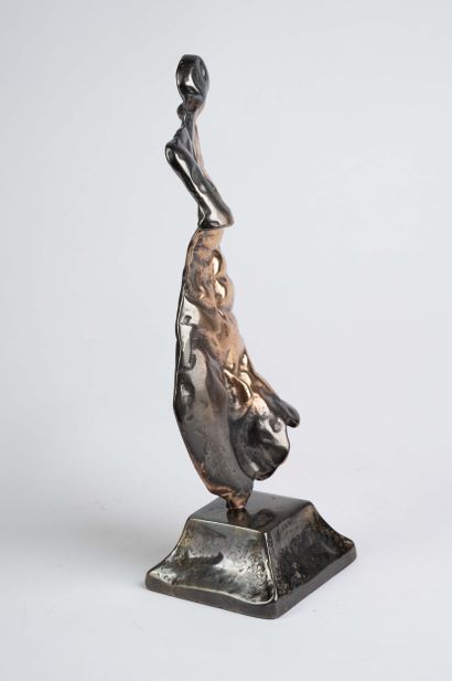 Yves LOHE (né en 1947) 
Buste d'homme 
Bronze...