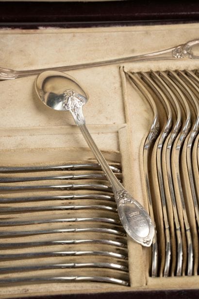 Solid silver cutlery set, featuring a twisted-wire...