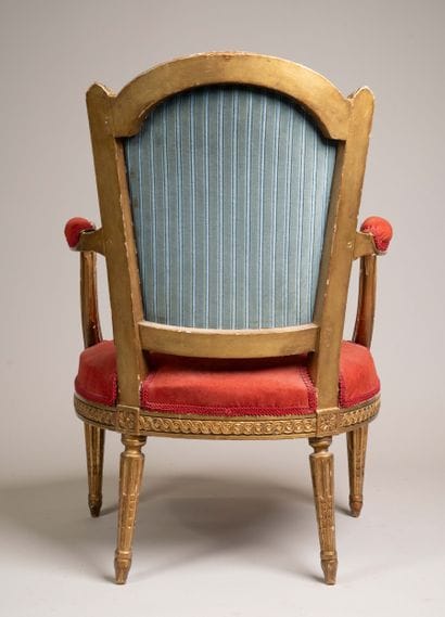 Armchair with a cabriolet backrest in molded,...