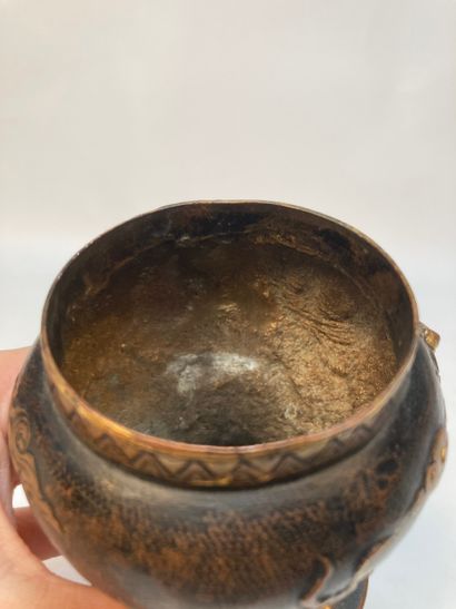 CHINA - 17th century
Small baluster vase...