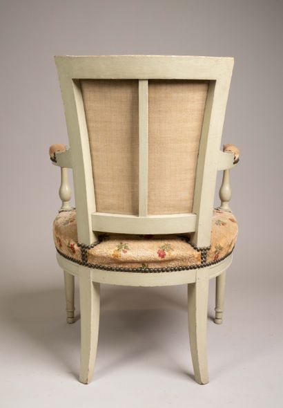 Armchair with a trapezoidal cabriolet backrest...