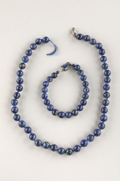 Necklace and bracelet in tinted lapis lazuli...
