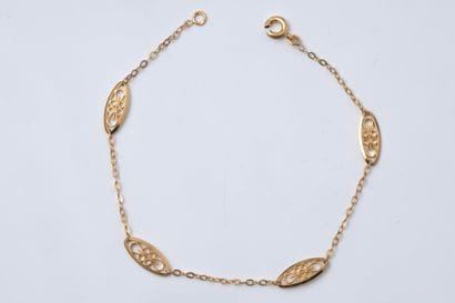 Small bracelet with 4 filigree motifs in...