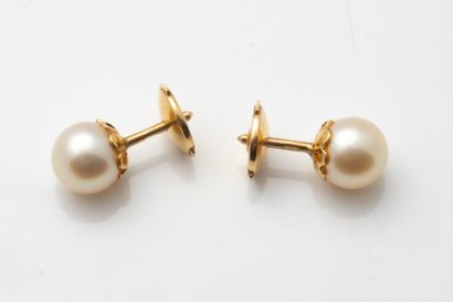 Paire de boucles d’oreilles ornée chacune...