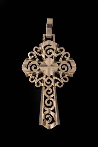 Pendentif croix en or jaune (750 millièmes)...