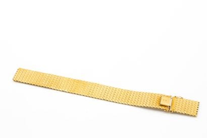 Accidental ribbon bracelet in yellow gold...