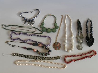 Large selection of costume jewelry neckl...