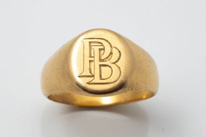 Oval signet ring PB in yellow gold (750 parts...