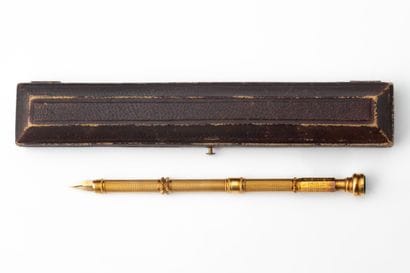 Stylo or jaune (750 millièmes) avec un calendrier...