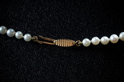 Collier en chute de 89 perles de culture...