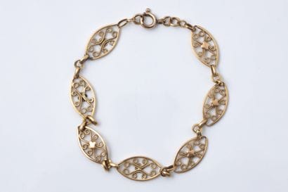 Yellow gold (750) filigree link bracelet....