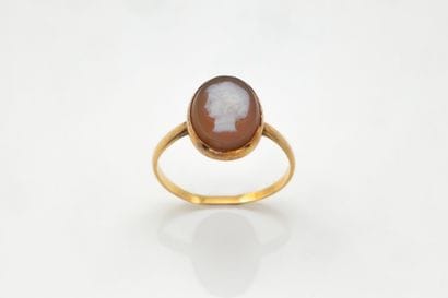 Three-layer agate cameo ring with a woman's...