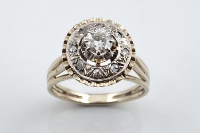 Round ring in platinum (850 parts per thousand)...