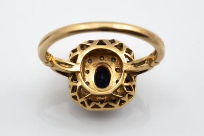 Bague à pans coupés en or jaune et bicolore...