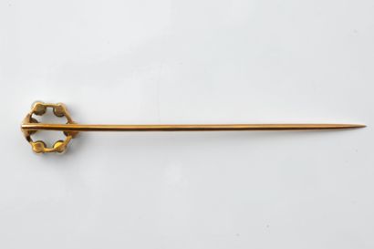 Crown-shaped tie pin set with small fine...