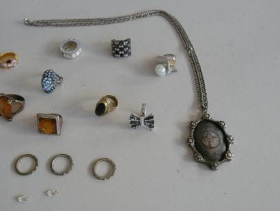 Costume jewelry set: rings
And a silver or...