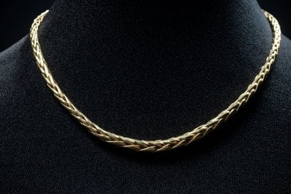 Yellow gold (750) palm-leaf link chain necklace....