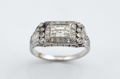 Rectangular platinum ring (850 parts per...