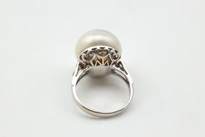 Ring set with a large white cultured button...