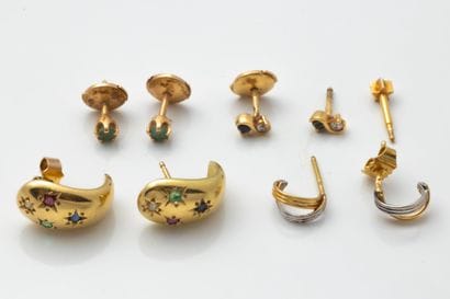 4 pairs of worn and misshapen earrings set...