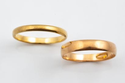2 wedding rings in rose and yellow gold (750...