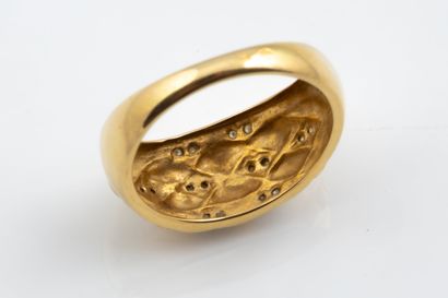 Embossed band ring set with small diamonds...