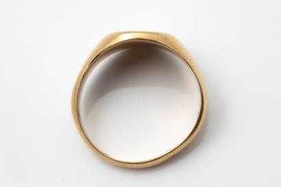 Oval signet ring PB in yellow gold (750 parts...
