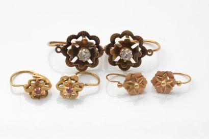 Three pairs of drop earrings with star motifs...