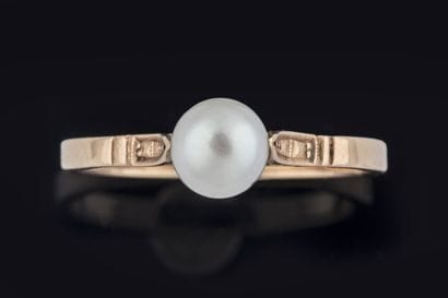 Bague perle de culture blanche d’environ...
