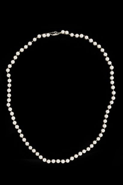 Collier shocker de 74 perles de cultures...