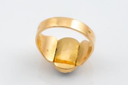 Ring set with a burgundy-colored imitation...