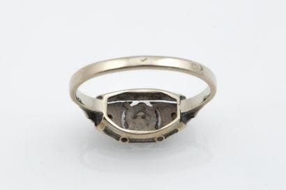Small ring in platinum (850 parts per thousand)...