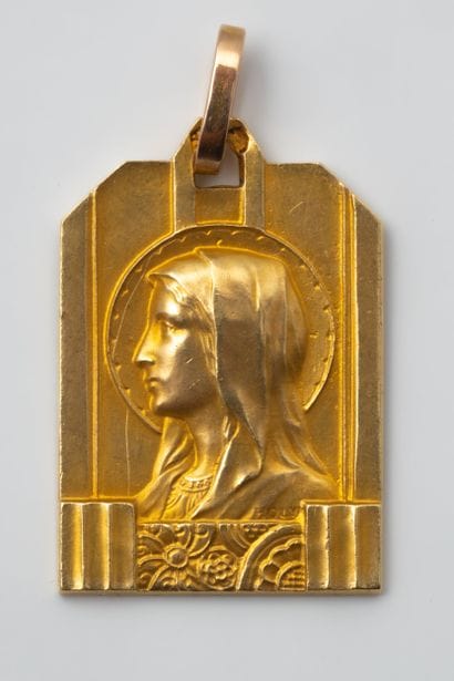 Médaille rectangulaire à profil d’une vierge...