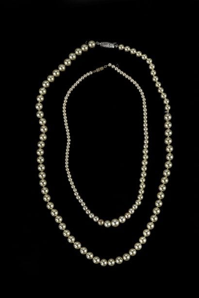Set of two imitation pearl necklaces.