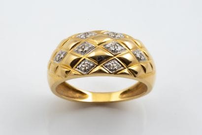 Embossed band ring set with small diamonds...