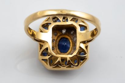 Bague à pans coupés en or jaune et bicolore...