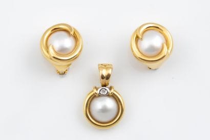 A set featuring a mabé pearl set in yellow...