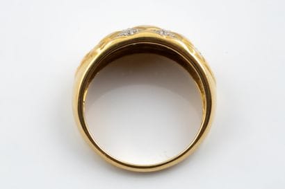 Embossed band ring set with small diamonds...
