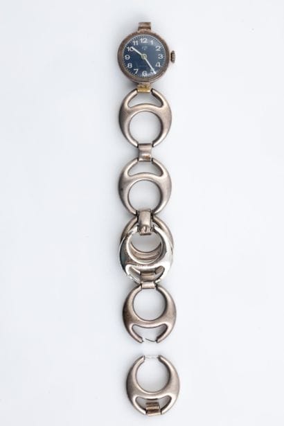 FOR. Montre bracelet vintage accidentée de...