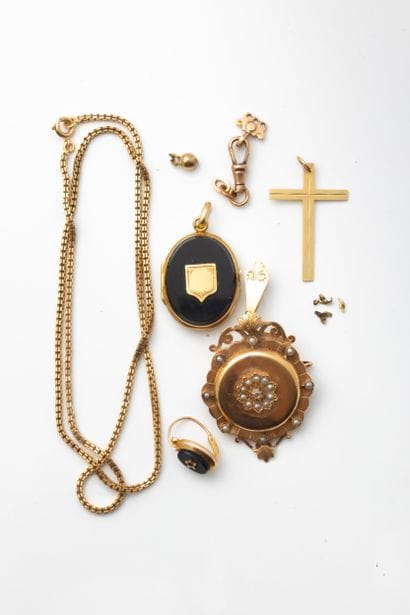 Set of antique jewelry, some of which is...