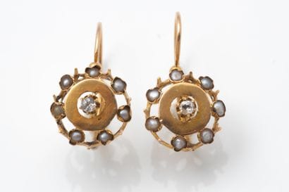Pair of drop earrings in yellow gold (750)...
