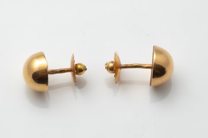 Pair of yellow gold (750) half-spheres. Screw-on...