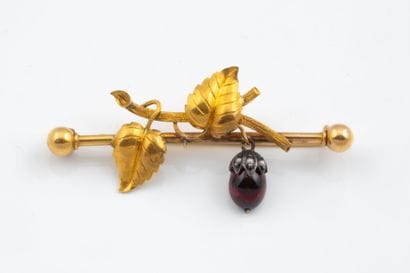 Yellow gold (750) brooch decorated with two...