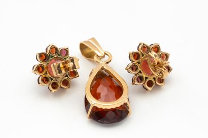 Flower earrings and pendant set in yellow...
